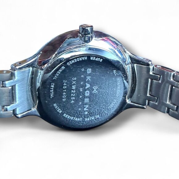 Skagen Women's Wristwatch Silver Stainless Steel Analog Dial Quartz Watch - Picture 8 of 9